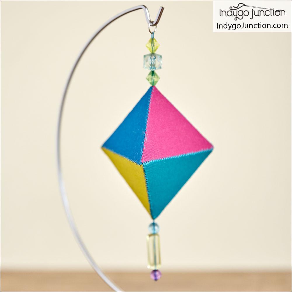 IJFF105 Trilliant Ornament Fabriflair Kit