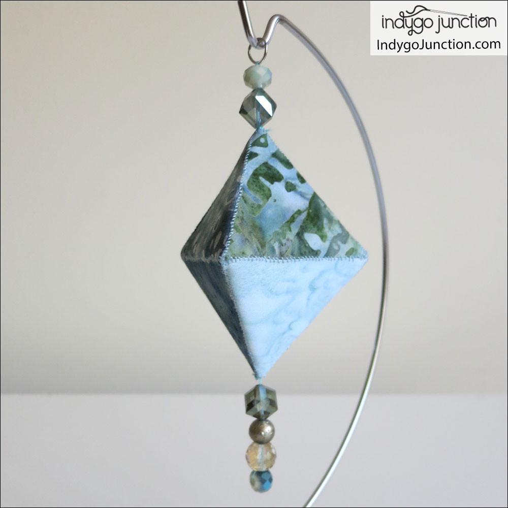 IJFF105 Trilliant Ornament Fabriflair Kit