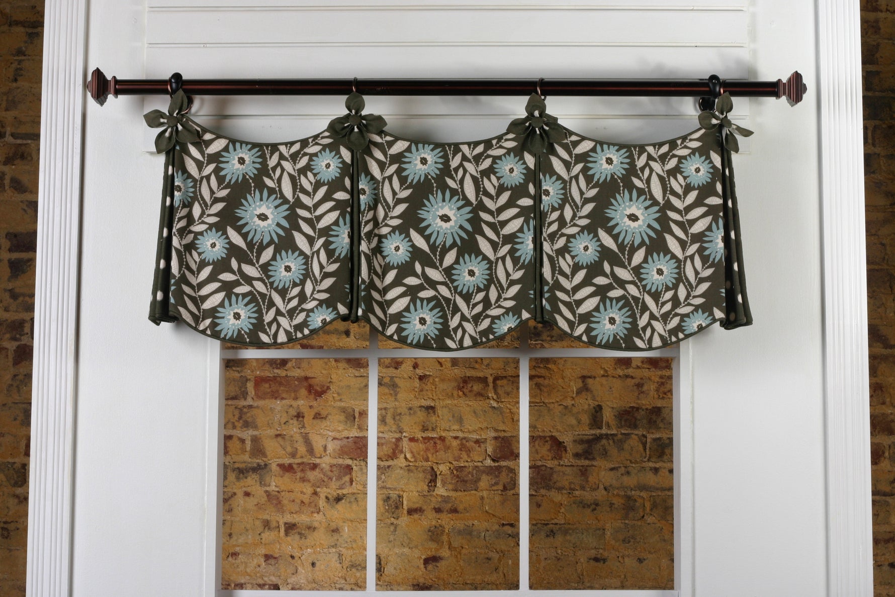 Delaine Valance Pattern by Pate Mewadows and Home Sewing Depot